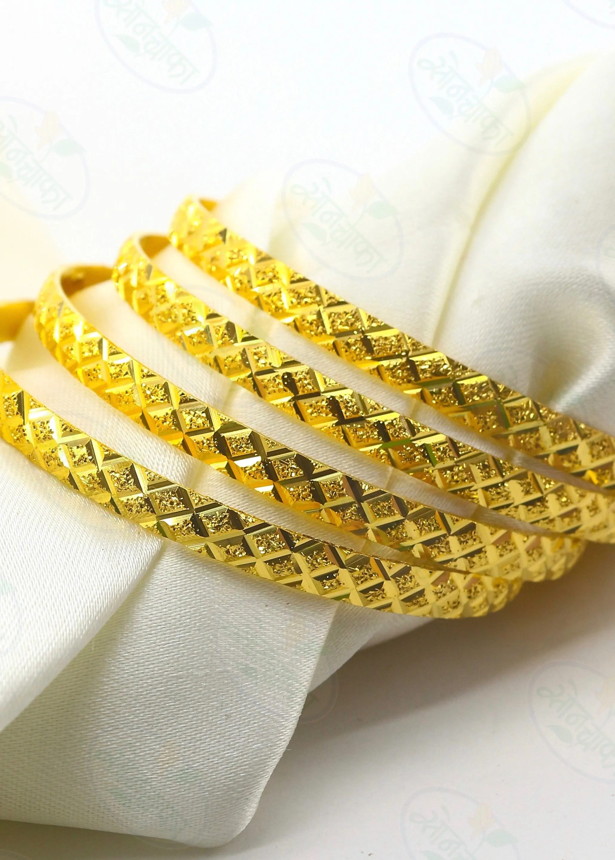 BEAUTIFUL GOLD PLATED 4 PC BANGLES