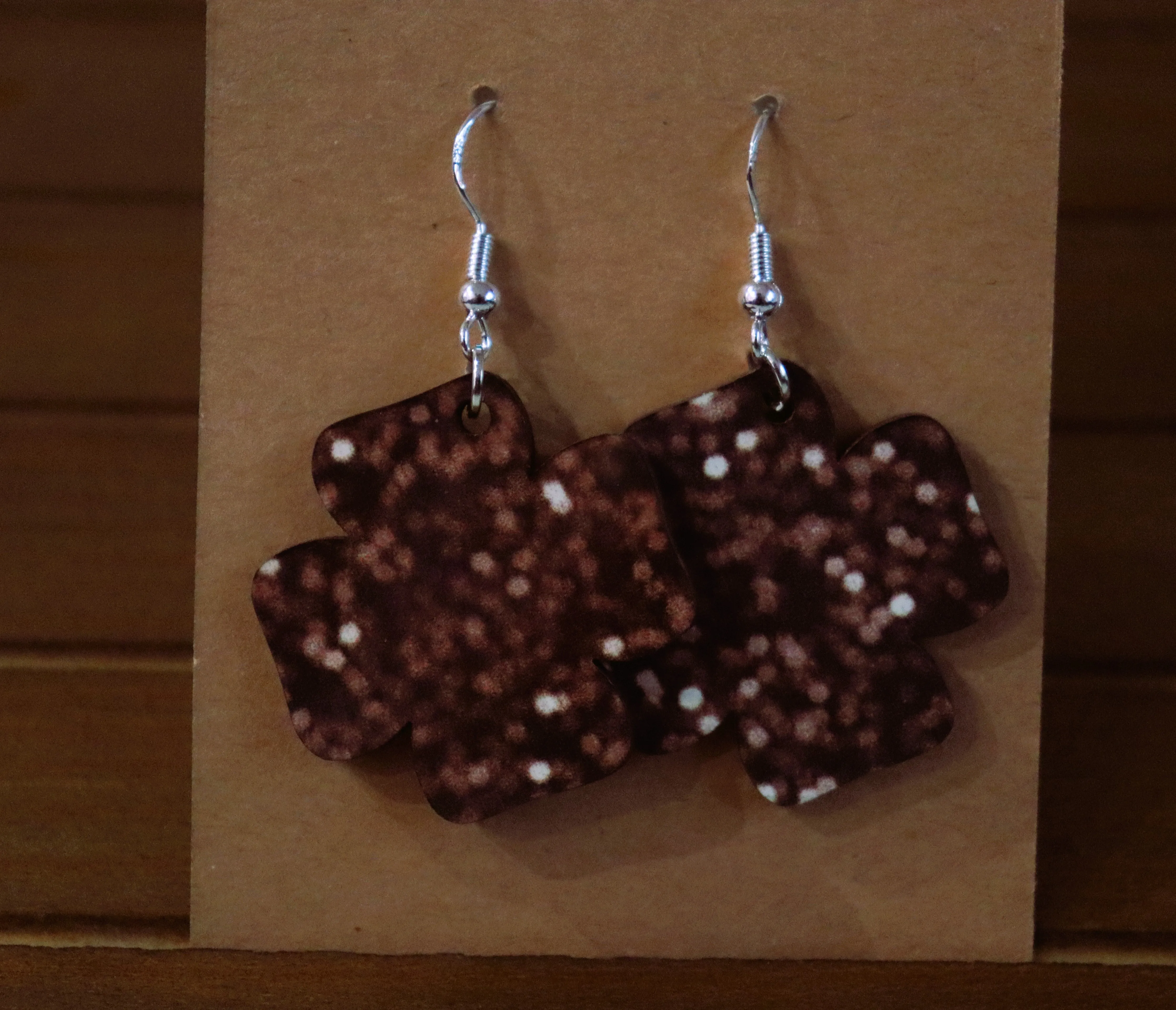 Brown sparkle effect clover earrings