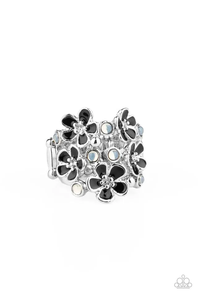 Paparazzi Ring ~ Blooming Banquet - Black