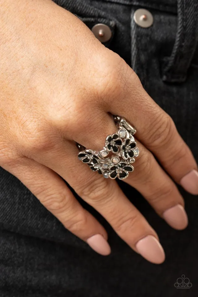 Paparazzi Ring ~ Blooming Banquet - Black