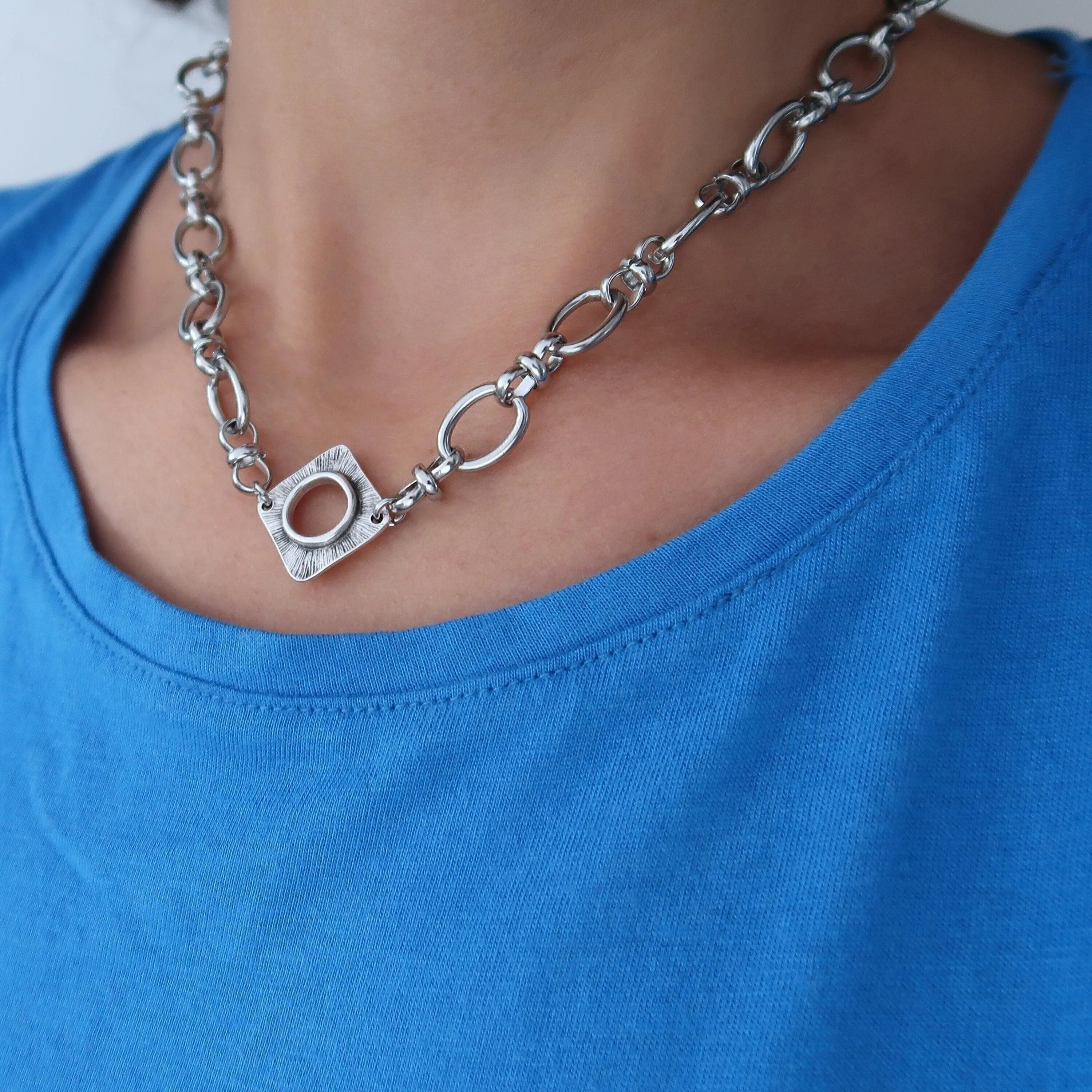 Stainless steel chunky chain choker necklace with a rhombus peendant