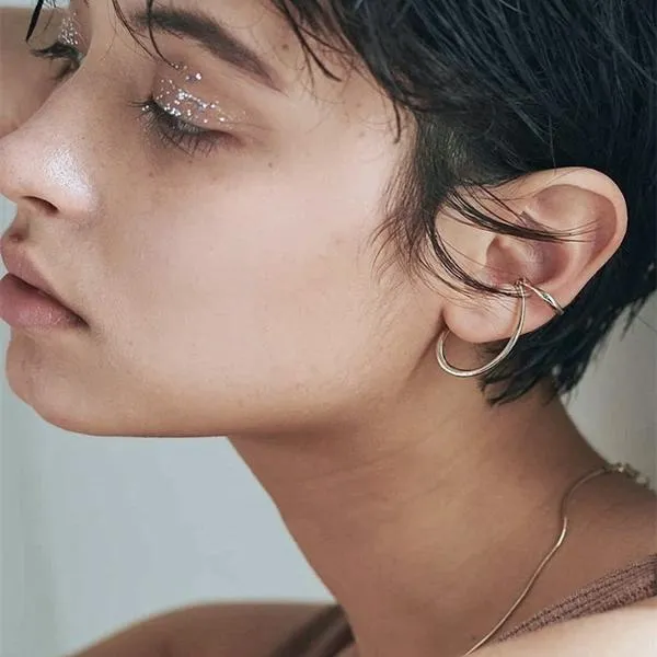 Unique Silver line ear cuff - One piece