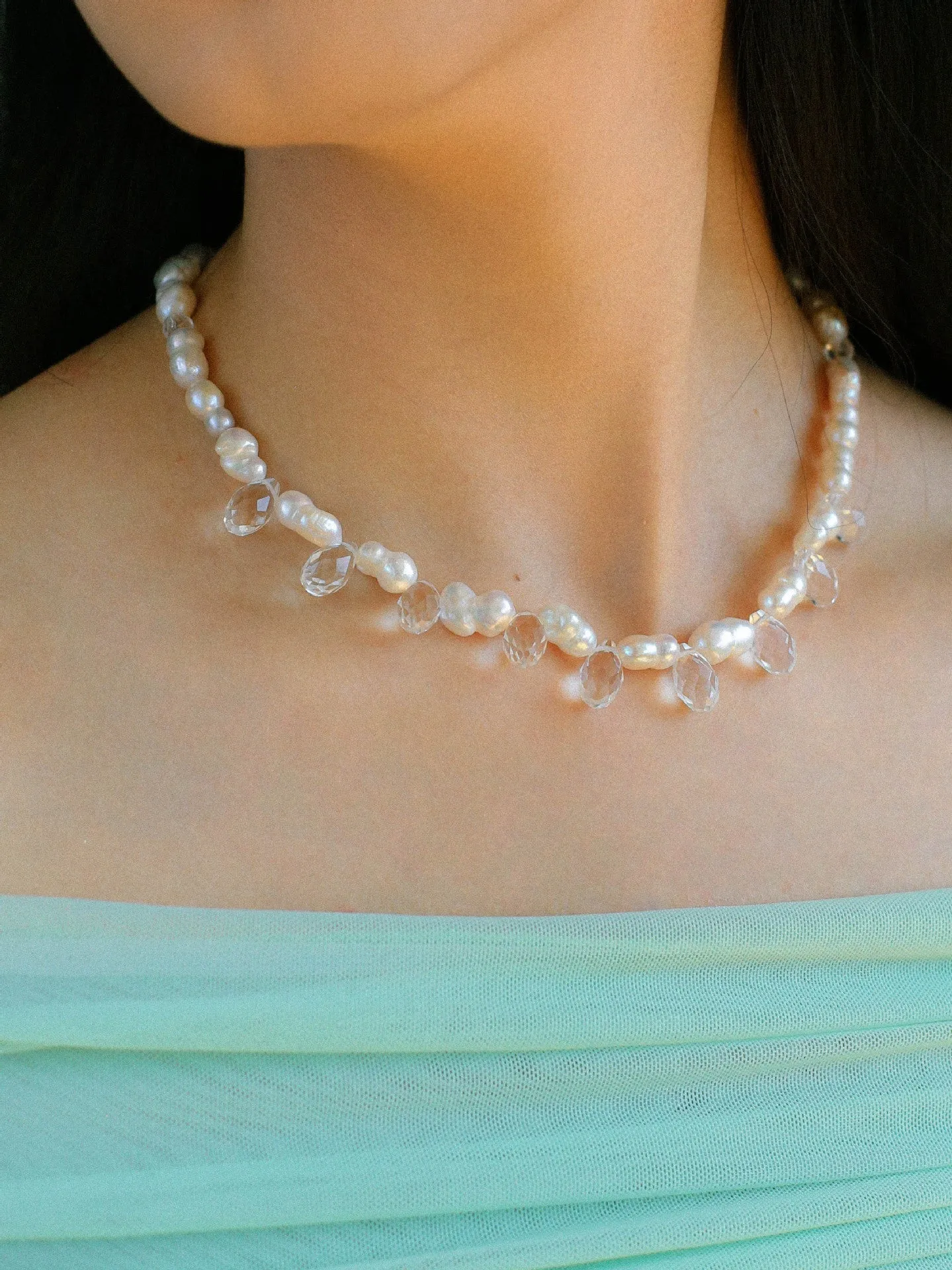 White Crystal Spliced Pearl Necklace