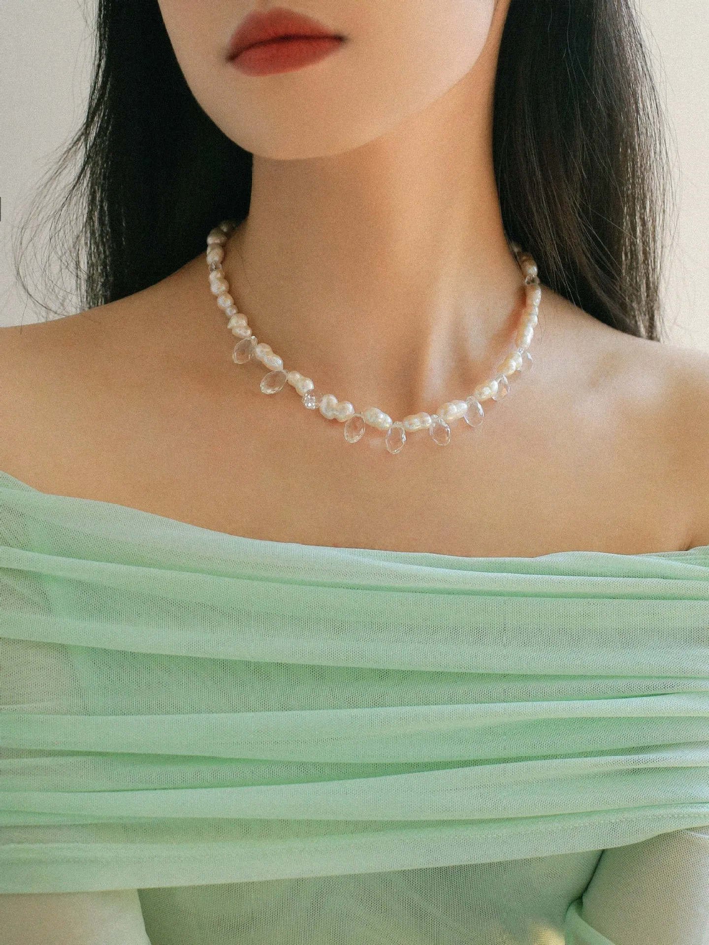 White Crystal Spliced Pearl Necklace